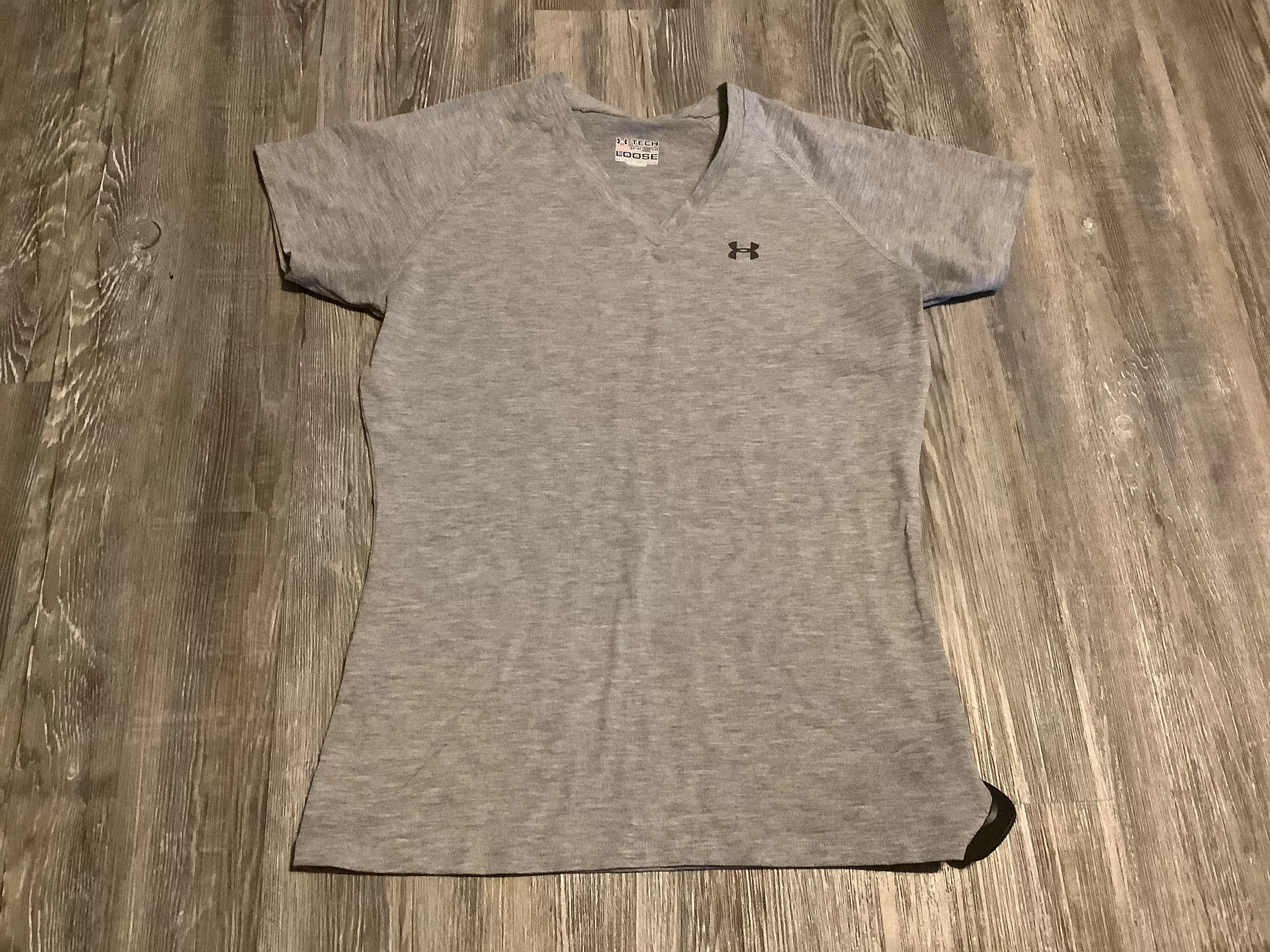 Athletic Top Short Sleeve By Under Armour In Grey, Size: S