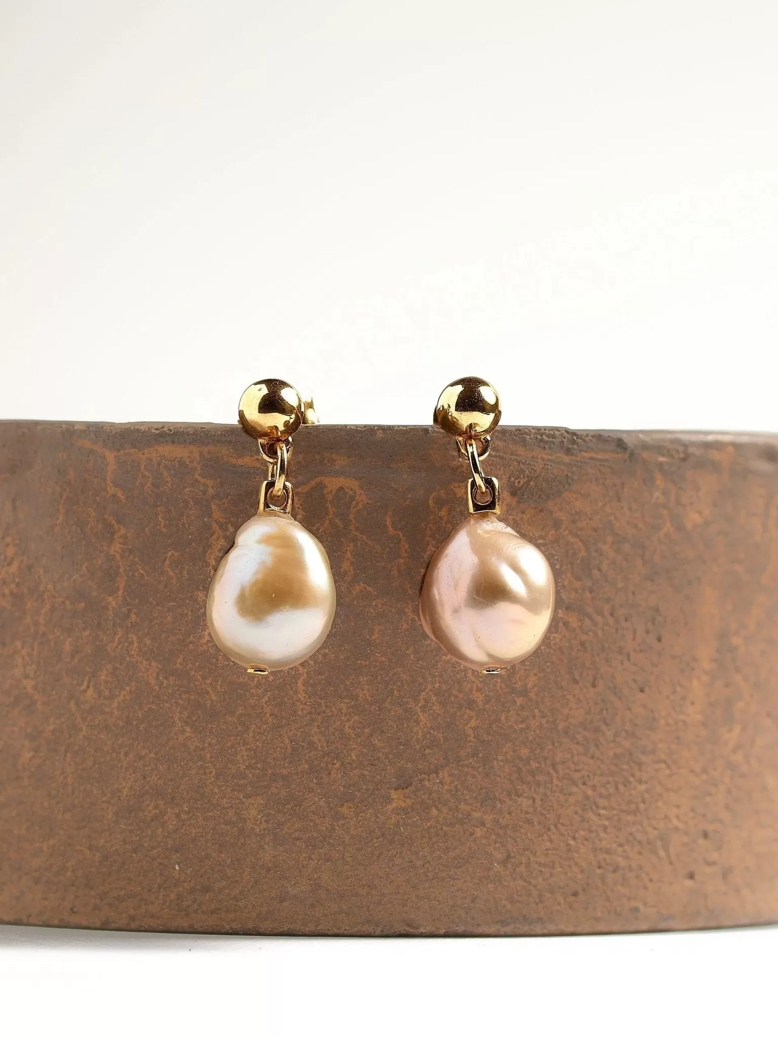 Bilda Dangle Baroque Pearls