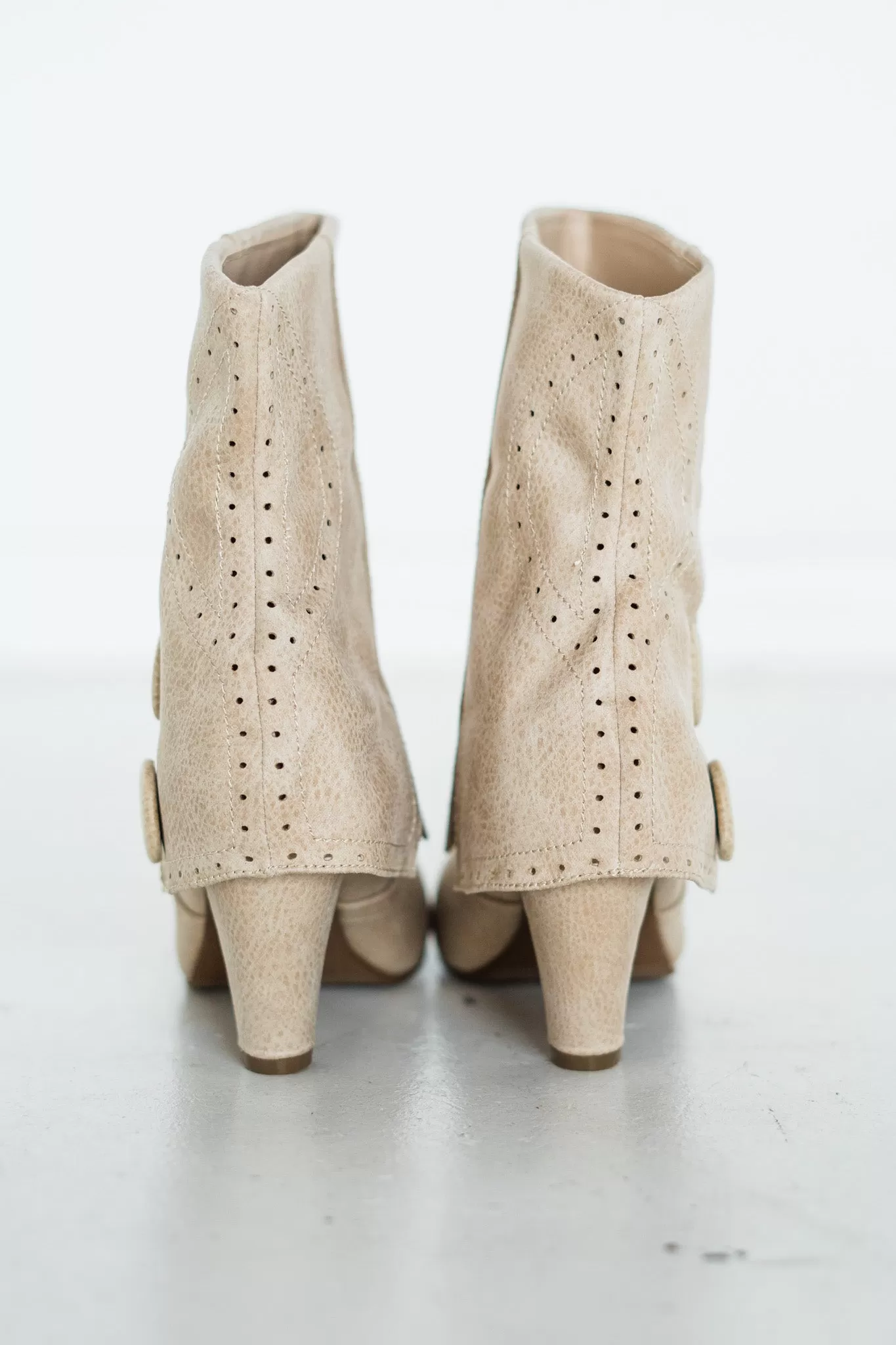 Cowgirl Star Booties in Cream