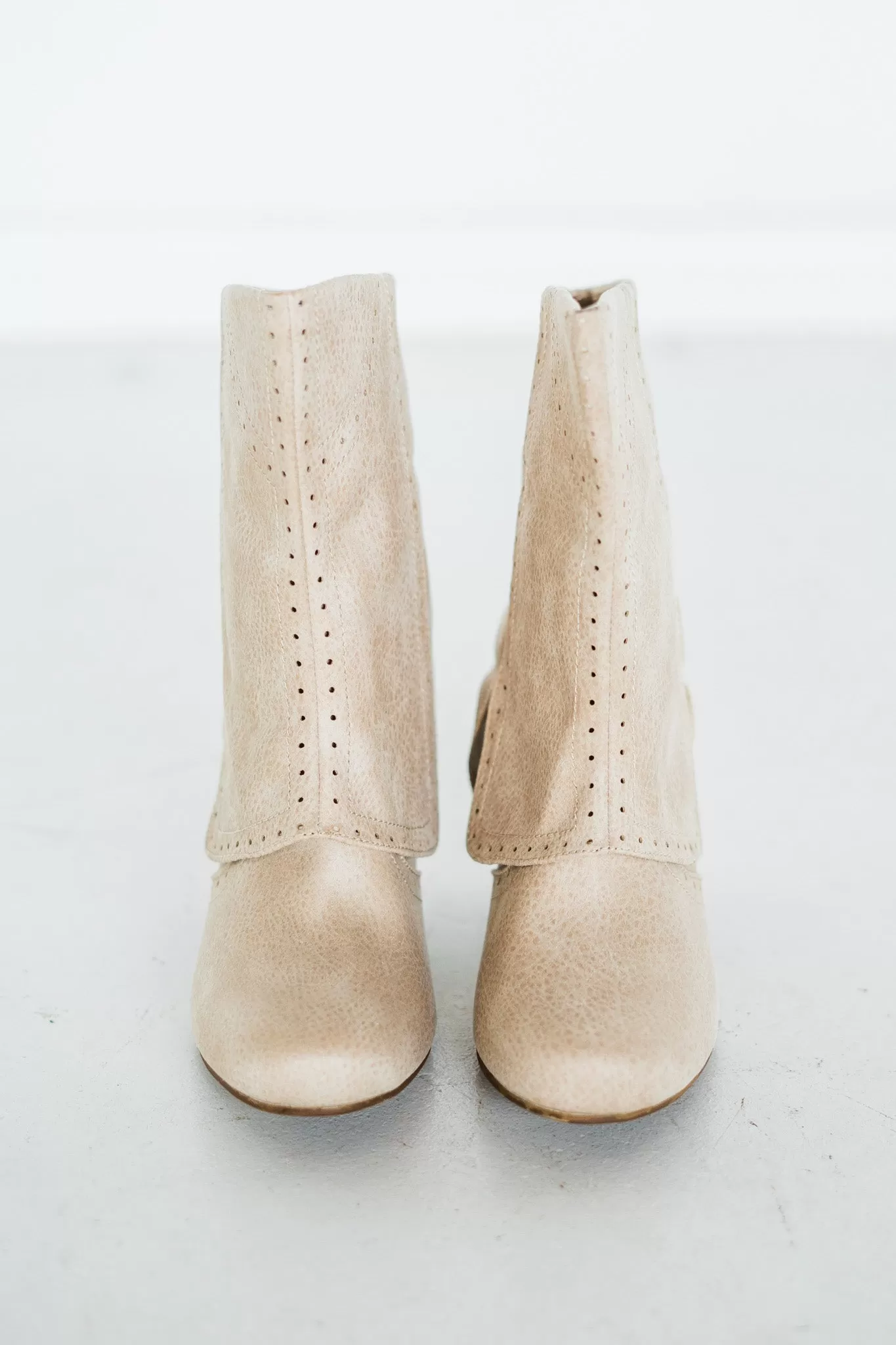 Cowgirl Star Booties in Cream