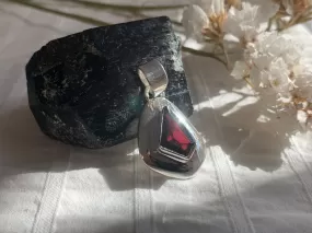 Garnet Medea Pendant - Kite