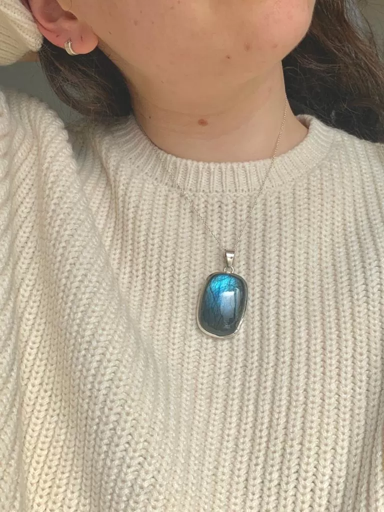 Labradorite Naevia Pendant - Rounded Rectangle