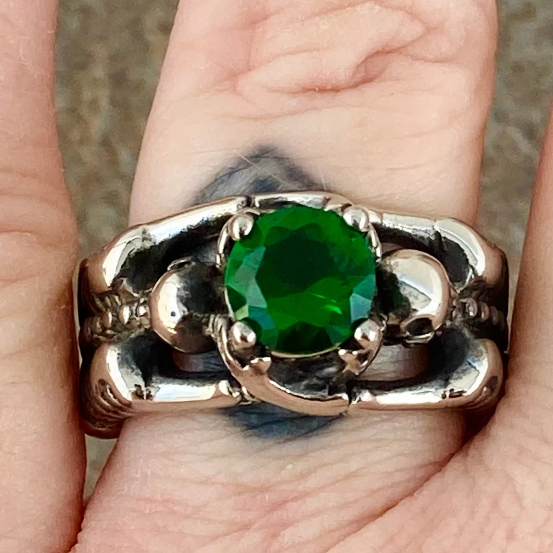 Ladies Ring - 05 May Birthday - Emerald - R111