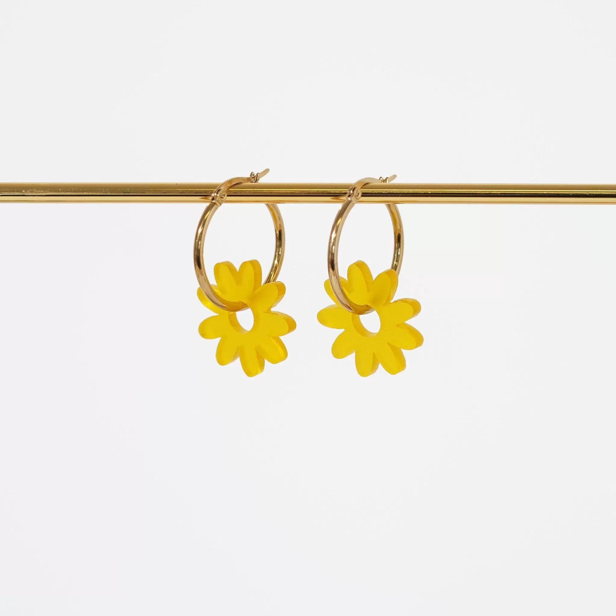 Marguerite Daisy Hoop Earrings in Frosted Amber