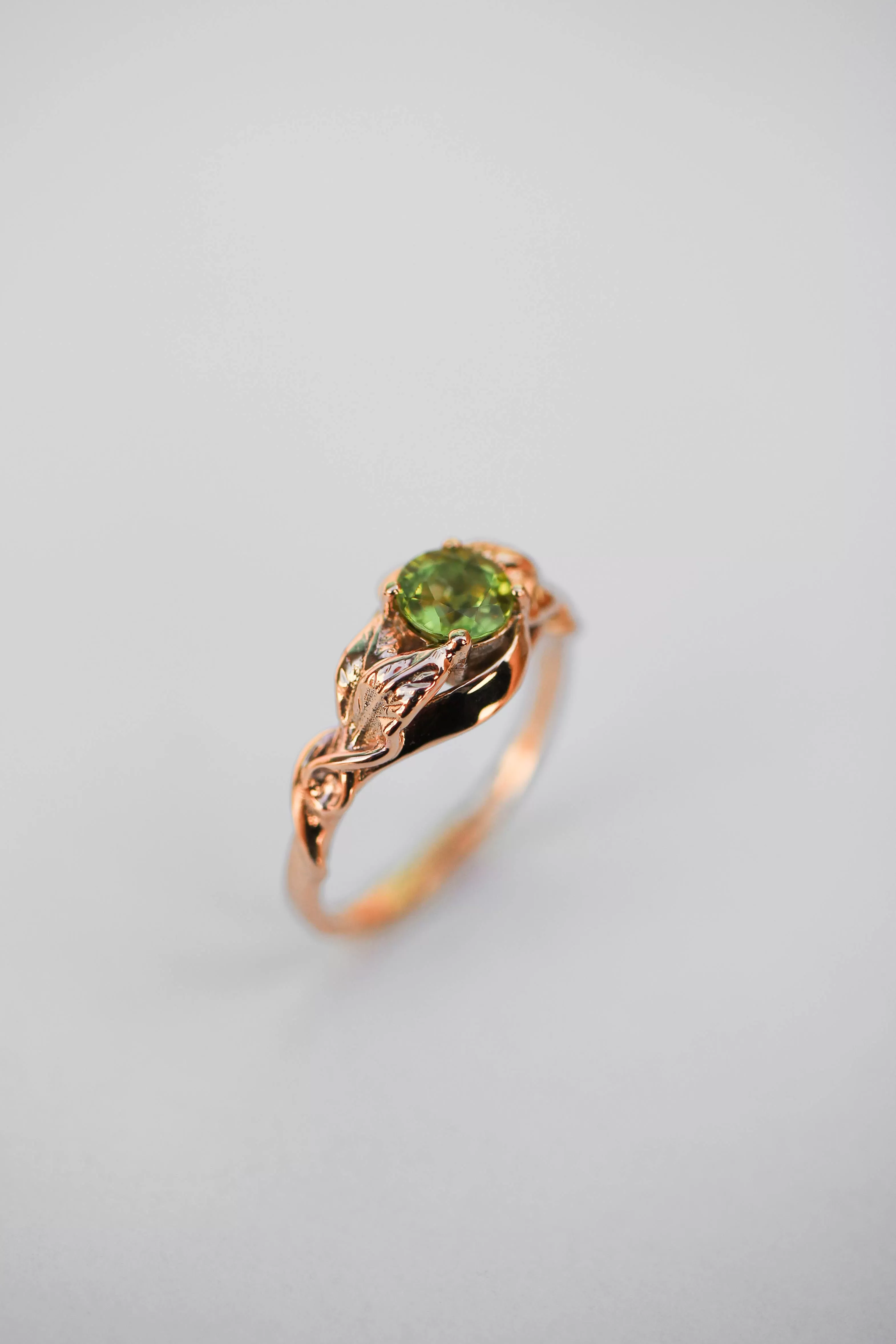 Peridot leaves engagement ring / Azalea