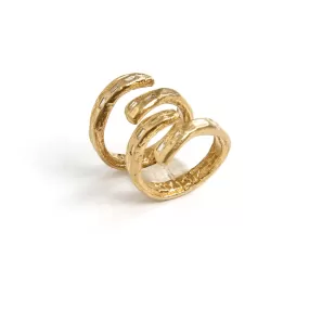 Spine Ring Set in gold with diamond baguettes